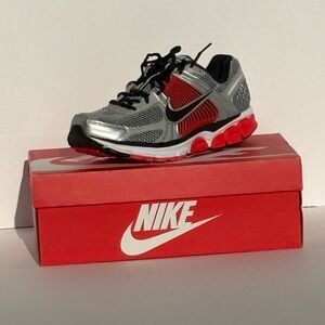 Nike Zoom Vomero 5 Red Silver Gray Men’s Size 10 Brand New With Box